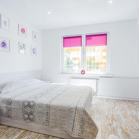 Sunny Apartments On Yulii Zdanovskoi St 36B Kiew Exterior foto
